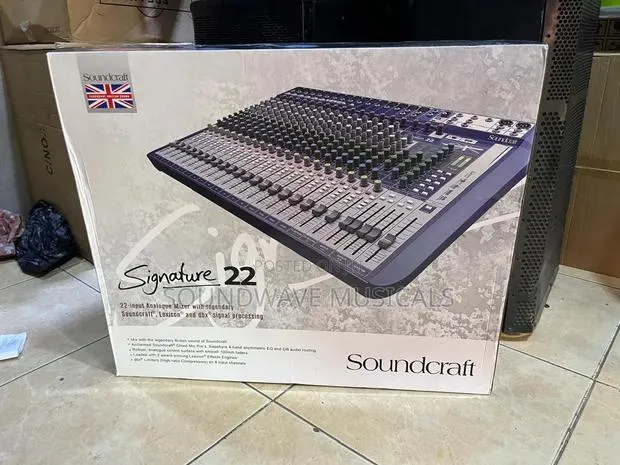 Soundcraft 22 Channel Mixer · Photo 1