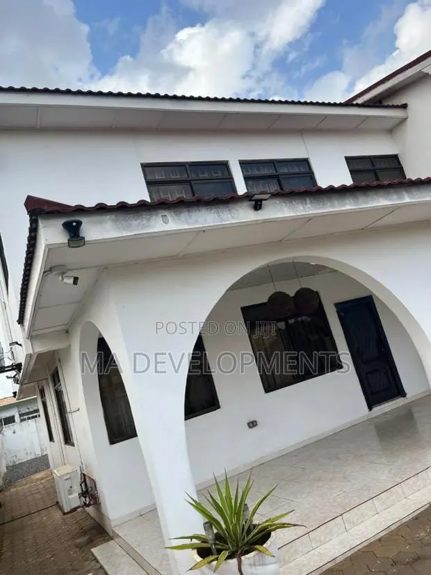 5bdrm House in Lashibi for sale · Photo 1