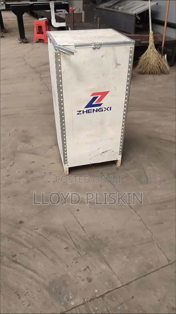 6KVA Pure Copper Voltage Regulating Three-Phase Voltage Stabilizer · Photo 1