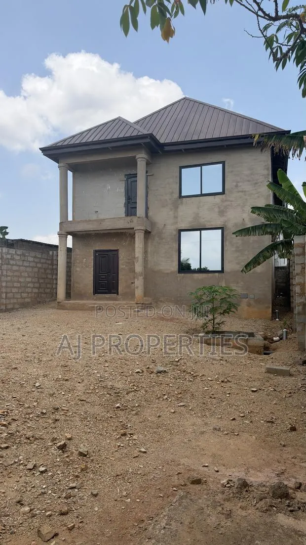 4bdrm House in Aj Properties, Old Ashomang for sale · Photo 1