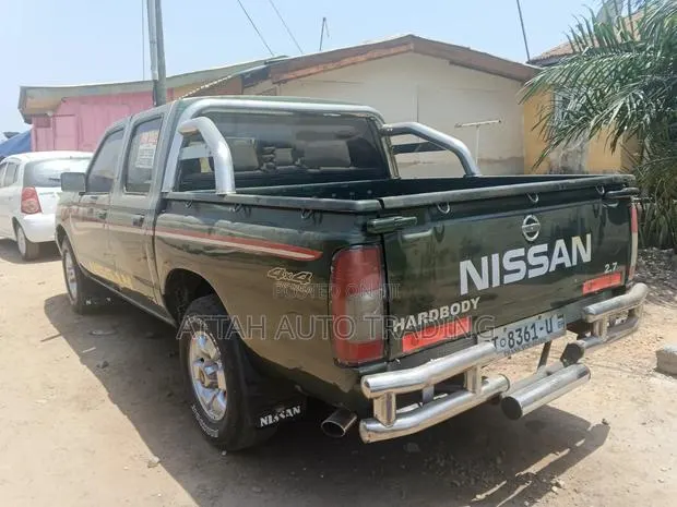 Nissan Hardbody 2009 Green · Photo 1