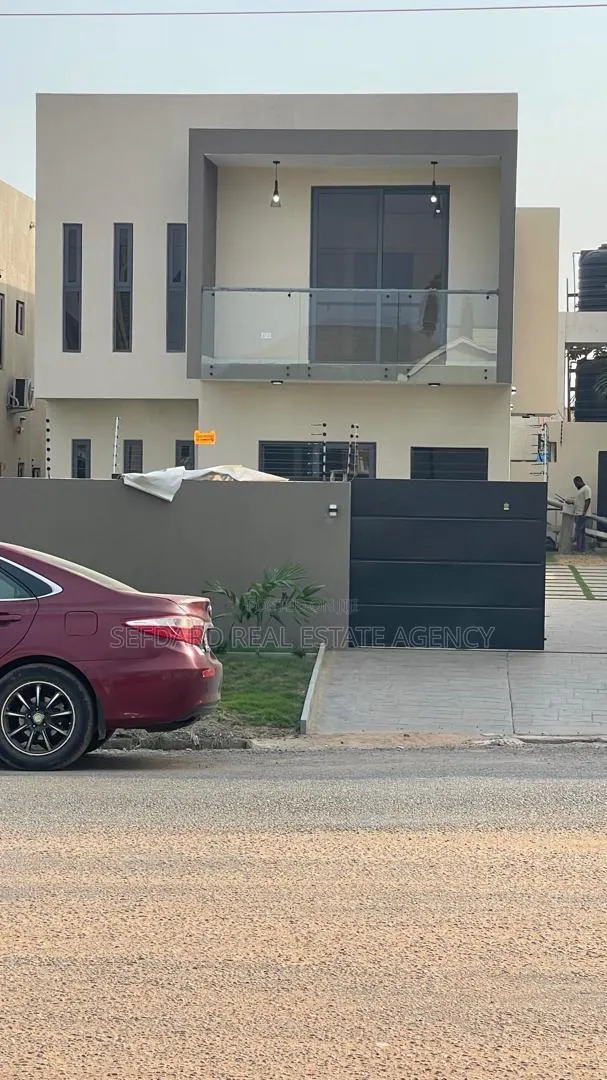 4bdrm Duplex in East Legon for sale · Photo 1