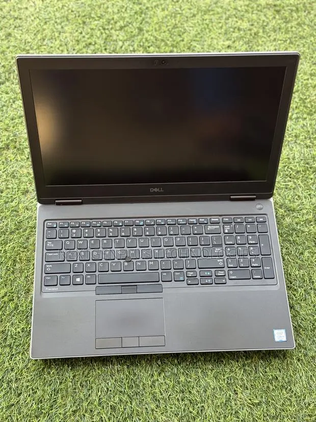 Laptop Dell Precision 7720 32GB Intel Core i7 SSD 512GB · Photo 1