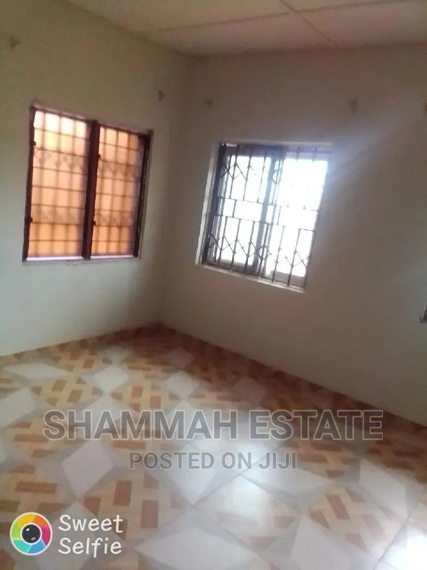10bdrm Apartment in Aiding Estate, Sunyani Municipal for rent · Photo 1
