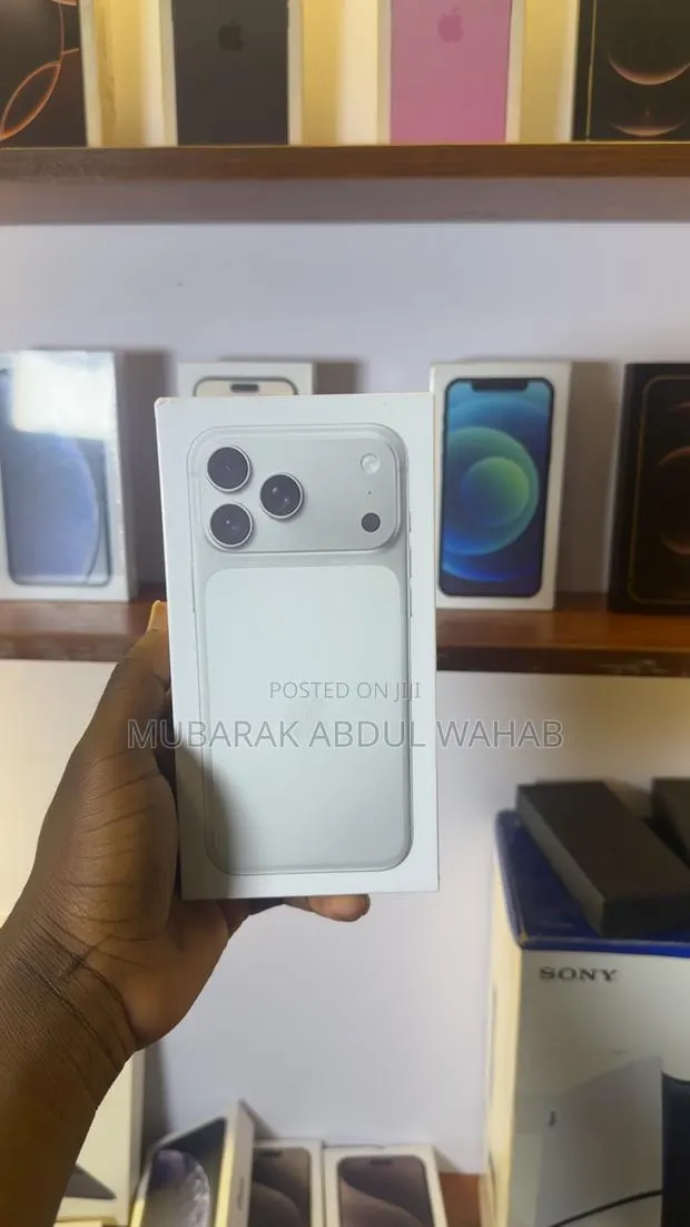 New Apple iPhone 17 Pro Max 256 GB Silver · Photo 1