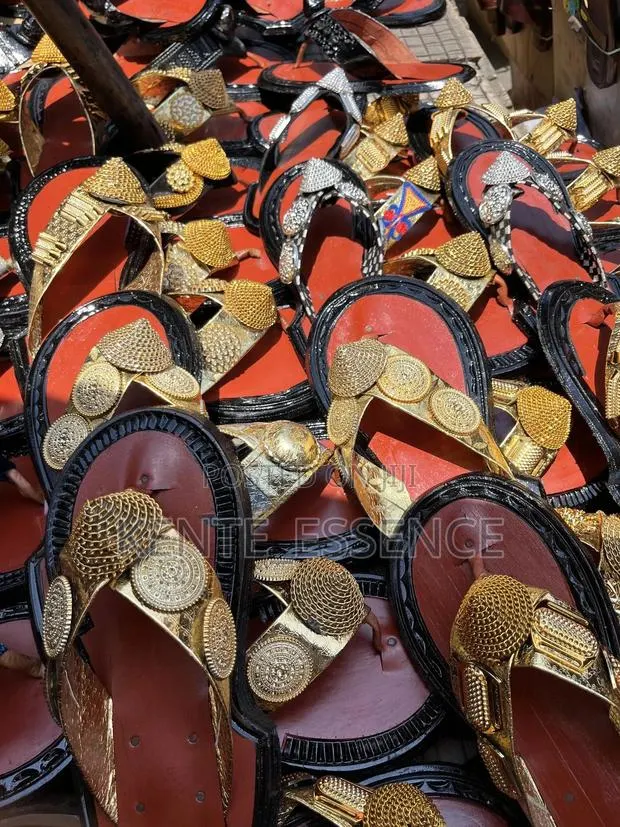 Ahenema Slippers · Photo 1