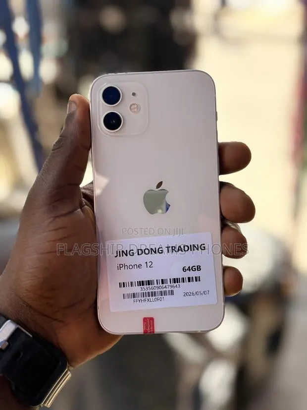 Apple iPhone 12 64 GB White · Photo 1