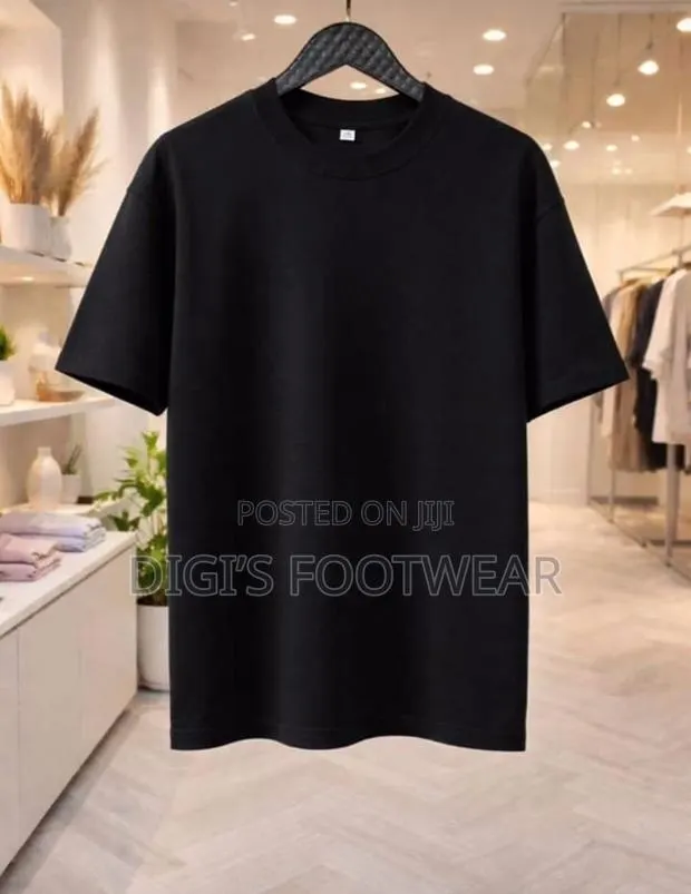Black Plain T-Shirt · Photo 1