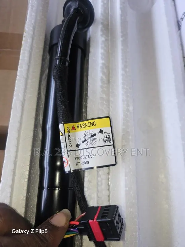 Range Rover Evoque 2011/2013/2015/2018 Electronic Boot Shocks · Photo 1