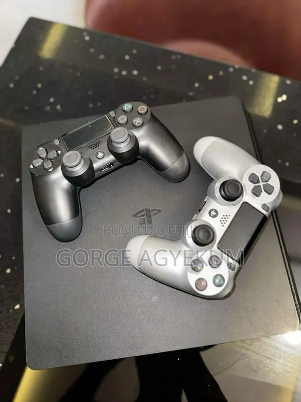 PlayStation 4 · Photo 1