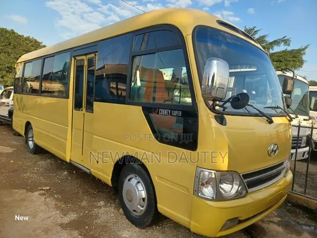 Hyundai County 2015 Yellow · Photo 1