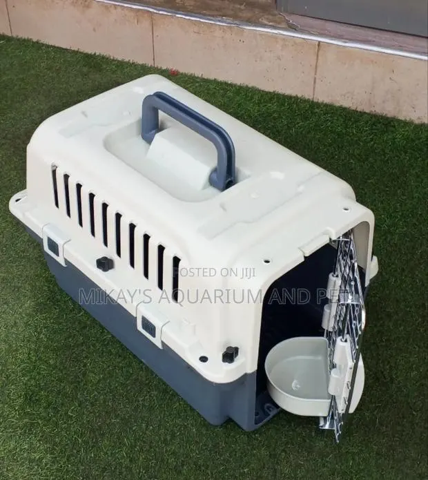 Strong Gorgeous Plastic Pet Crate With Bowl · Photo 1