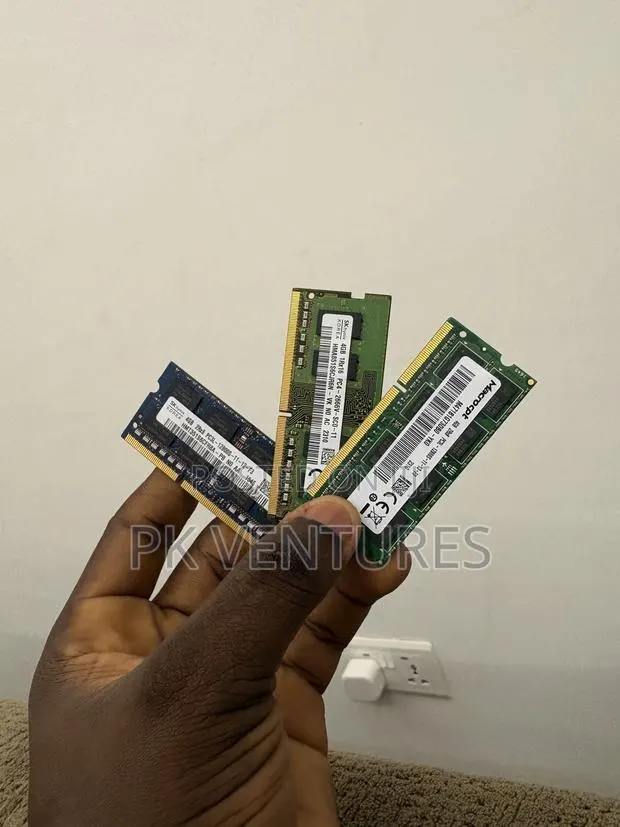 Ddr3 and Ddr4 4gb Ram · Photo 1