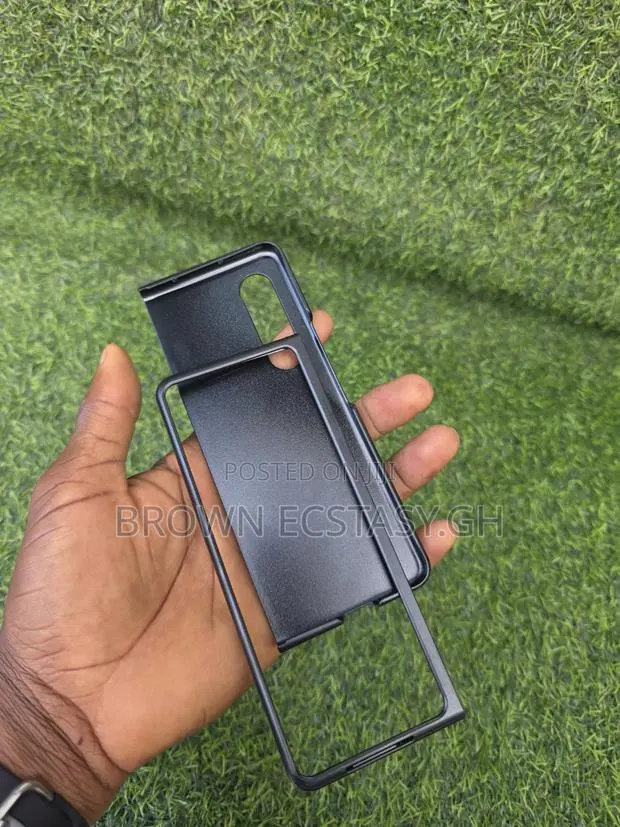 Carbon Fiber Case for Galaxy Fold 3 and Fold 5 · Photo 3