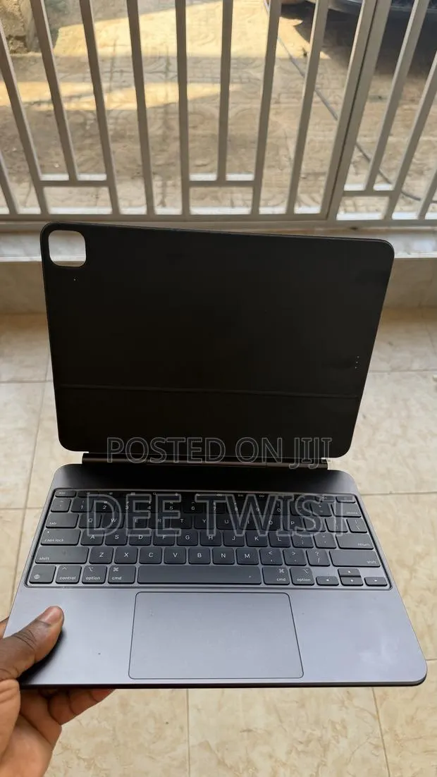 Apple iPad Pro 13 (2025) 32 GB Black · Photo 1