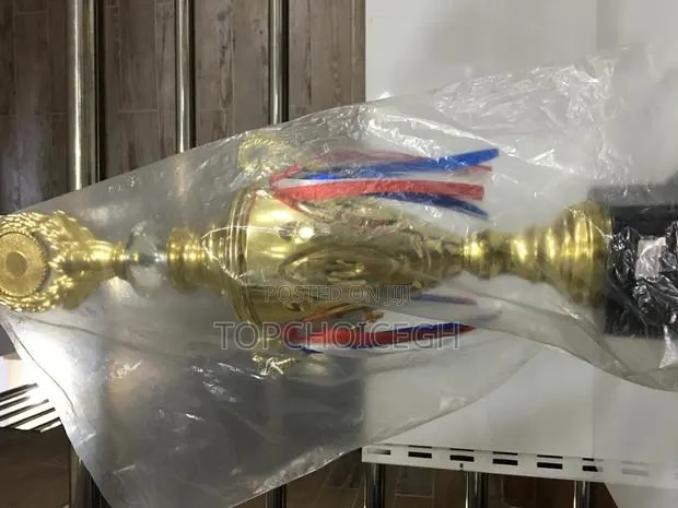 52cm Football Trophy · Photo 1