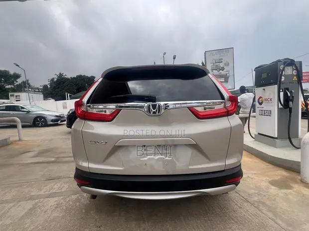 Honda CR-V 2018 Gold · Photo 1