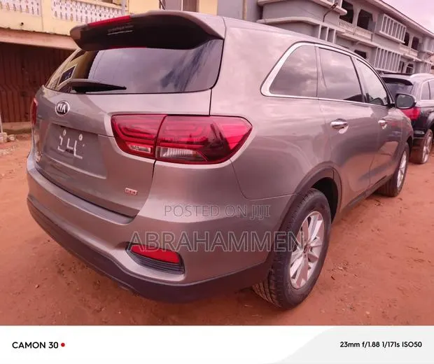 Kia Sorento 2019 Gold · Photo 1