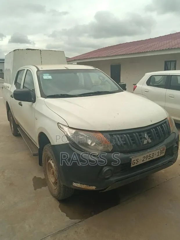 Mitsubishi L200 2019 White · Photo 1