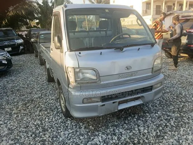 Car 2001 Silver · Photo 1