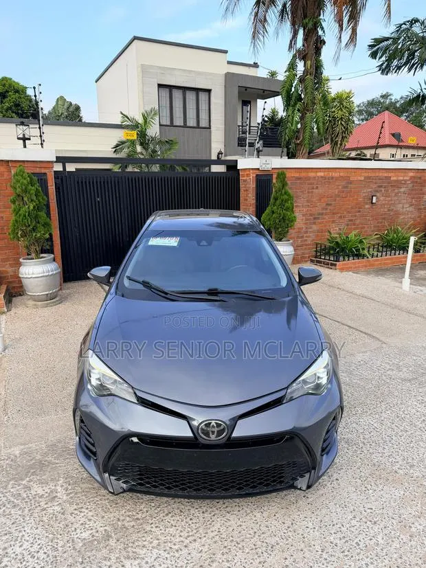 Toyota Corolla SE Special Edition 4dr Sedan (1.8L 4cyl CVT) 2017 Gray · Photo 1