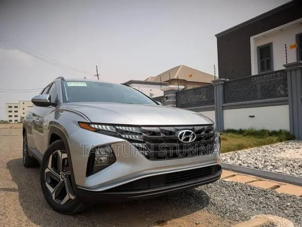 Hyundai Tucson 2024 Gold · Photo 1