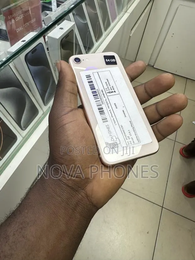 Apple iPhone 8 64 GB Gold · Photo 1