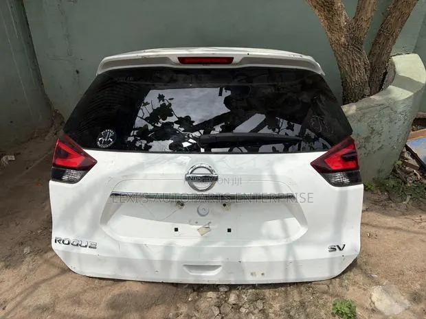 Nissan Rogue 2016,2017,2018,2019,2020 Tailgate/ Boot Available · Photo 1