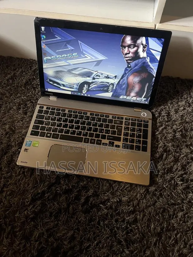 Laptop Toshiba Satellite P50 12GB Intel Core i7 HDD 1T · Photo 1