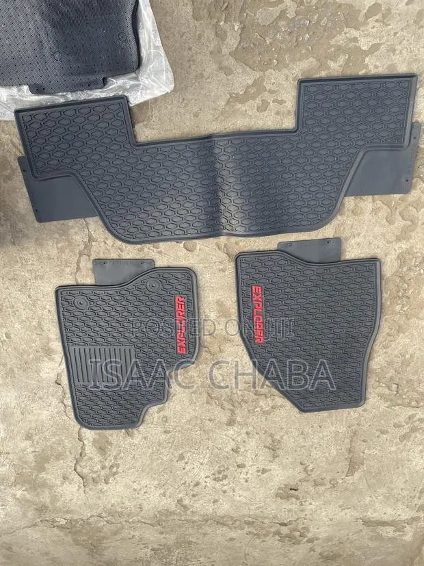 Ford Explorer Floor Mat · Photo 1