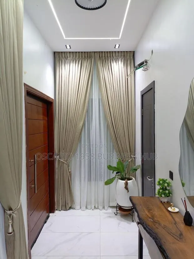 Top of the Line Curtains for Modern Homes and Spaces · Photo 1