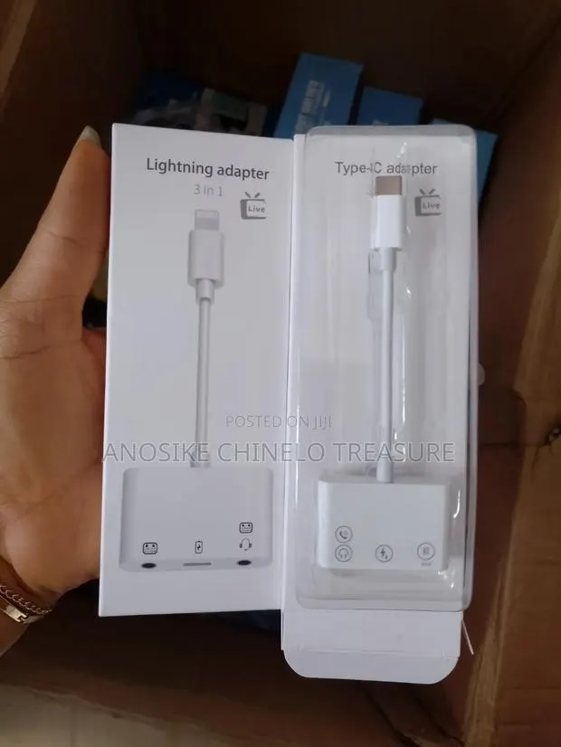 USB Type-C 3-in-1 Audio Adapter With Charging AUX (Live Streaming) · Photo 1