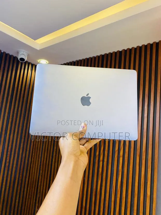 Laptop Apple MacBook Air 2020 8GB Intel Core i3 SSD 256GB · Photo 1