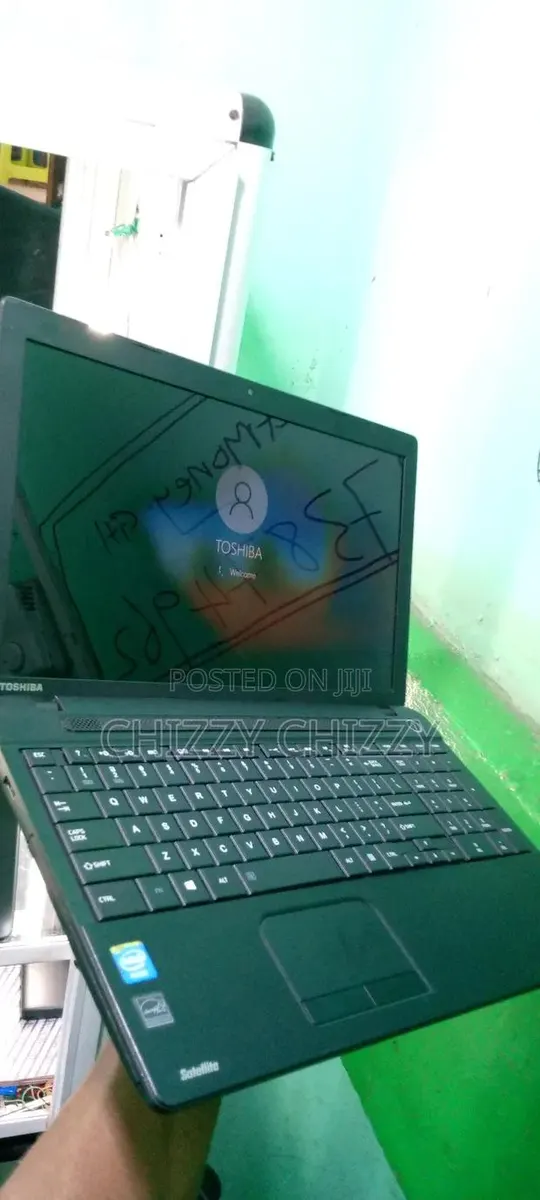 Laptop Toshiba Satellite C50 4GB Intel HDD 320GB · Photo 1