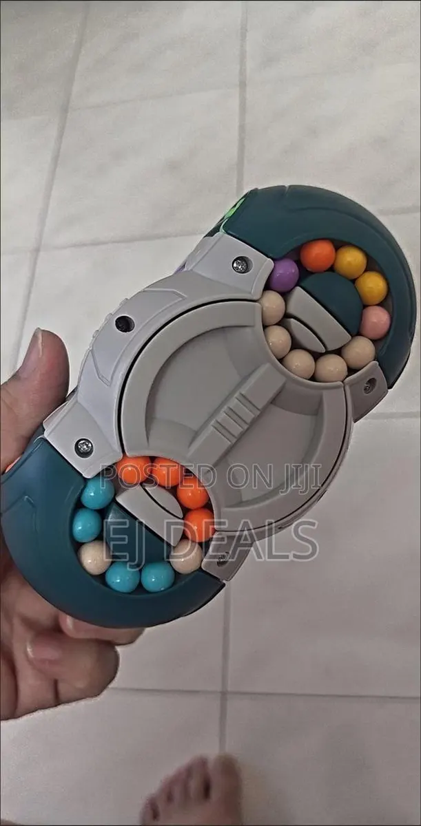 3D Eight Sided UFO Rotating Puzzle · Photo 1