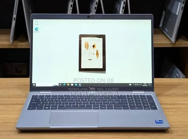 Laptop Dell Precision 3561 32GB Intel Core i5 SSD 512GB · Photo 1