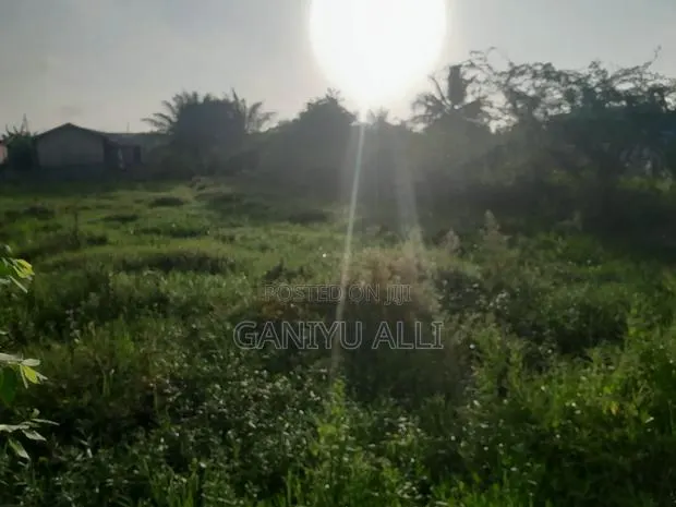 Land and Houses · Photo 1