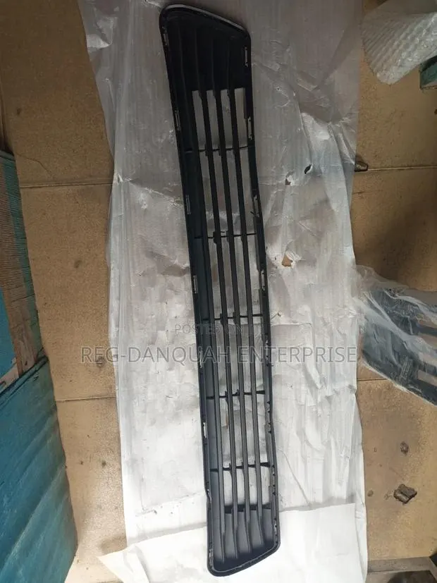 Toyota Camry 2012-2014 Down Grille Le/Normal · Photo 1