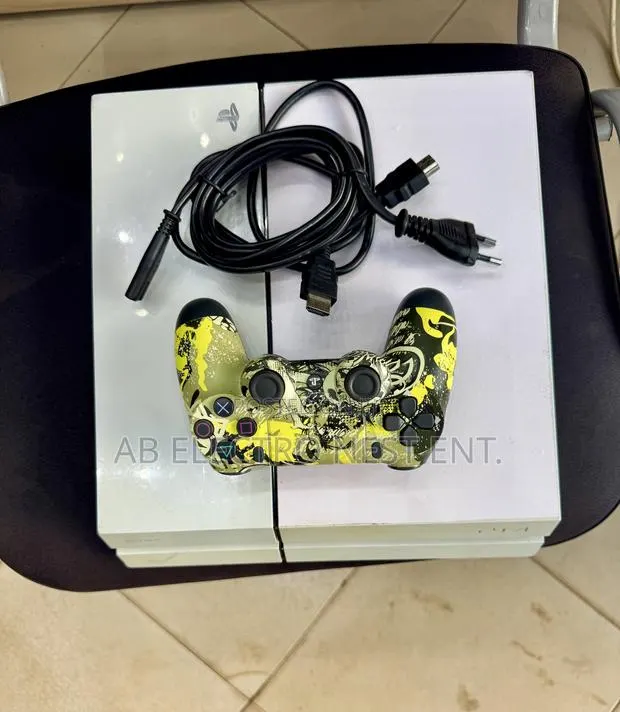 Neat PS4 Jailbreak With Games Installed Plus Controller · Photo 1