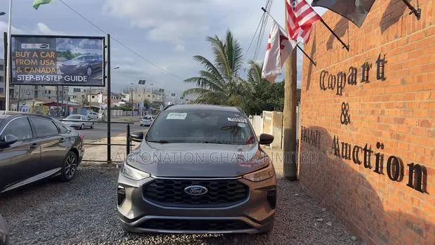 Ford Escape ST-Line 2023 Gray · Photo 1