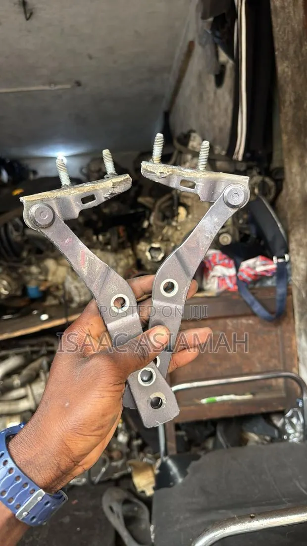 Honda CRV 2017,2018,2019,2020,2021,2022 Boot Hinges / Inches · Photo 1