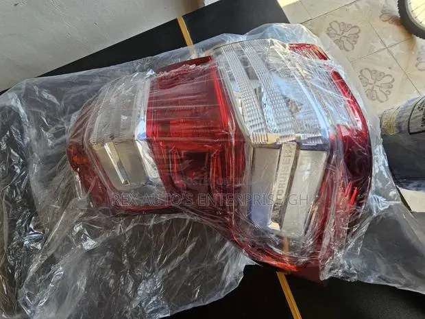 Toyota Land Cruiser Prado 2014-2016 Taillight · Photo 1