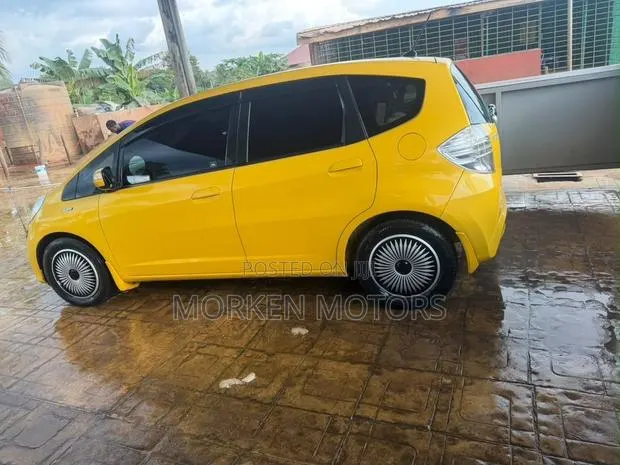 Honda Fit 2013 Yellow · Photo 1