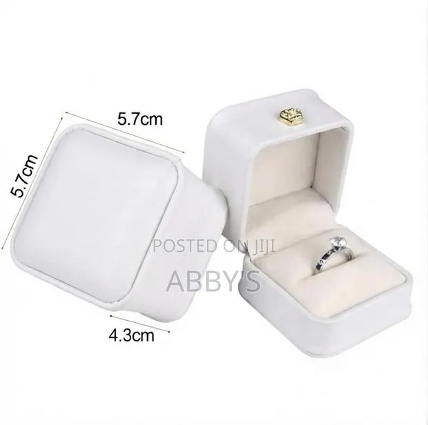 Royal Ivory White Ring Box/Ring Case · Photo 1