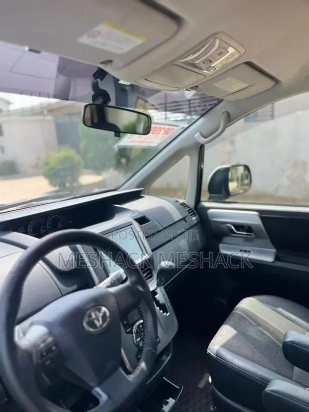 Toyota Voxy 2013 Black · Photo 1