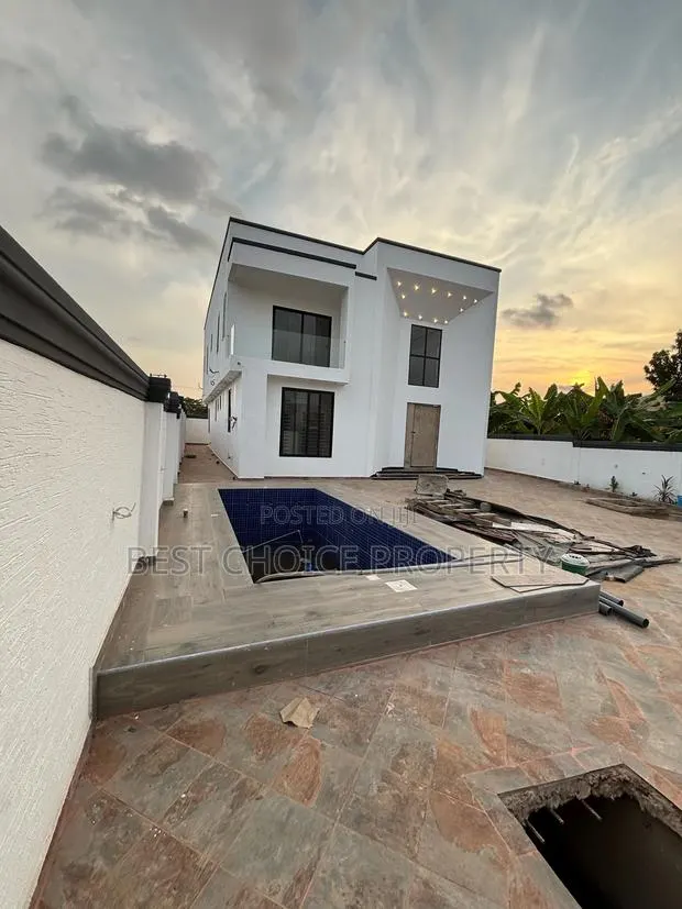 Executive 5 Bedroom Duplex House For Sale · Photo 1