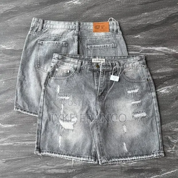 Men Short Jeans · Photo 1