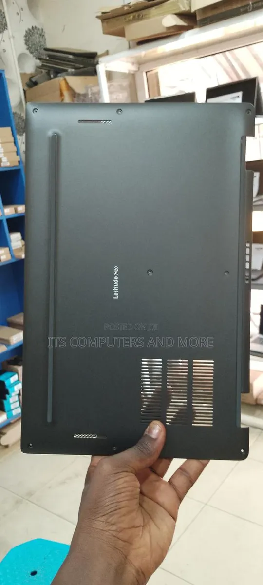 Dell Latitude 7420 Back Cover · Photo 1
