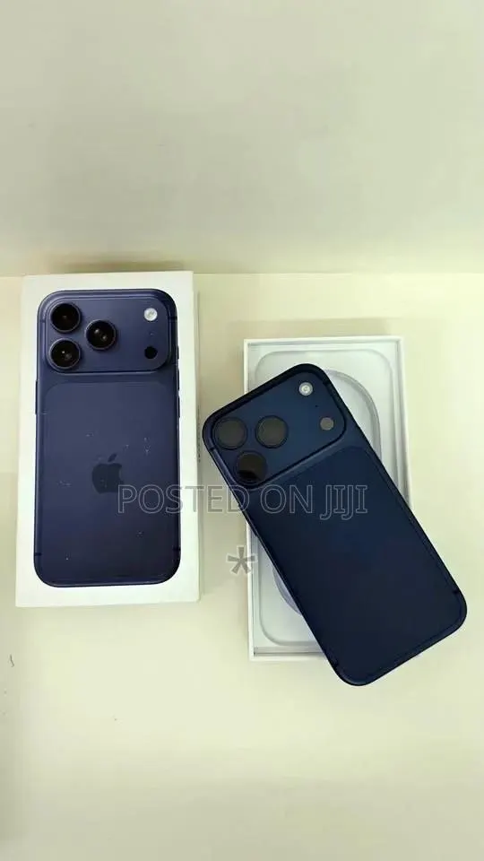 Apple iPhone 17 Pro Max 256 GB Blue · Photo 1