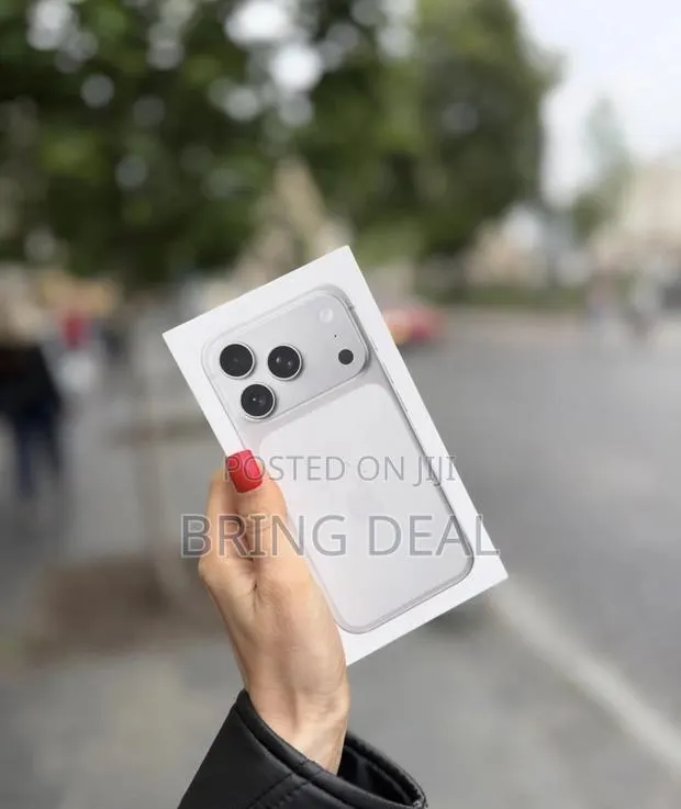 Apple iPhone 17 Pro Max 1 TB White · Photo 1
